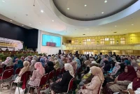 Suasana prosesi pengukuhan 3.031 Guru Profesional Program PPG Dalam Jabatan Batch IV Tahun 2025 UIN Sunan Kalijaga Yogyakarta yang berlangsung secara hibrida, Sabtu (30/5/2026).