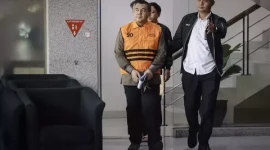 Imipas Silmy Karim mengenakan rompi tahanan dan tangan terborgol seusai menjalani pemeriksaan di Gedung Merah Putih KPK, Jakarta, Kamis, 4 Juni 2026. (Dok: Istimewa)