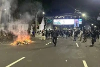 Kerusuhan aksi massa di Surabaya (foto: istimewa)