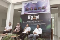 Diskusi ilmiah bertajuk pengembangan perguruan tinggi inklusif yang menghadirkan tim peneliti dan akademisi dalam memperkuat layanan pendidikan ramah disabilitas.