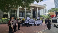 Aliansi Mahasiswa Anti Korupsi Bali melakukan aksi unjuk rasa di tiga instansi sekaligus yakni Kejaksaan Agung RI, Mabes Polri, dan KPK (5/6/2026). (Foto: Dok/Ist).