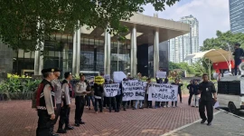 Aliansi Mahasiswa Anti Korupsi Bali melakukan aksi unjuk rasa di tiga instansi sekaligus yakni Kejaksaan Agung RI, Mabes Polri, dan KPK (5/6/2026). (Foto: Dok/Ist).