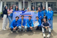 Dokumentasi kegiatan PKM Universitas Pamulang di SMK Bina Rahayu dengan tema Literasi Digital Remaja melalui edukasi dan diskusi penggunaan gadget secara bijak.