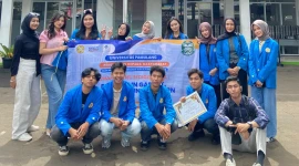 Dokumentasi kegiatan PKM Universitas Pamulang di SMK Bina Rahayu dengan tema Literasi Digital Remaja melalui edukasi dan diskusi penggunaan gadget secara bijak.