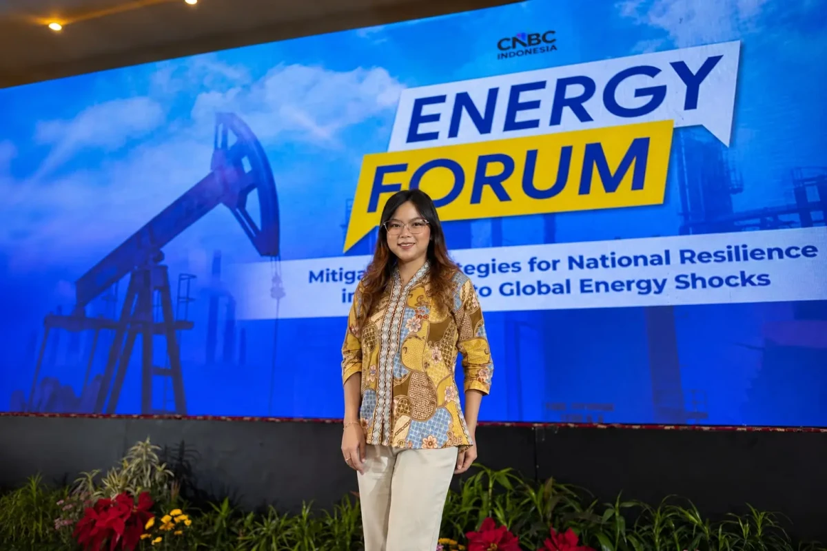 Hanni Siti Nur Handayani berfoto di sela pelaksanaan CNBC Indonesia Energy Forum 2026 yang membahas strategi Indonesia menghadapi potensi guncangan energi global dan menjaga ketahanan ekonomi nasional.