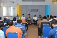 Jajaran manajemen, pegawai, dan Tenaga Alih Daya (TAD) PLN UP3 Jember mengikuti kajian keislaman sebagai momentum memperkuat nilai spiritual, integritas, dan semangat pelayanan kepada masyarakat.