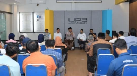 Jajaran manajemen, pegawai, dan Tenaga Alih Daya (TAD) PLN UP3 Jember mengikuti kajian keislaman sebagai momentum memperkuat nilai spiritual, integritas, dan semangat pelayanan kepada masyarakat.