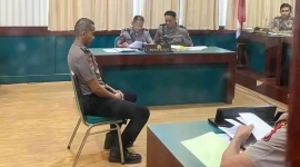 Bripda Fauzan Nur Mukhti saat menjalani sidang Komisi Kode Etik Polri. (Gambar: Istimewa)