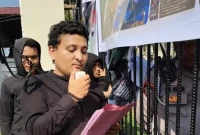 Massa PPAML Madina Saat Menggelar Aksi Demonstrasi di Mapolda Sumut. (Dok: Istimewa)