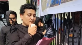 Massa PPAML Madina Saat Menggelar Aksi Demonstrasi di Mapolda Sumut. (Dok: Istimewa)
