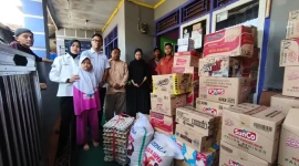 Wakil Ketua Komisi III DPR RI, Ahmad Sahroni salurkan bantuan kepada keluarga Satpam Sumarna