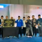 Sejumlah tokoh menunjukkan prasasti usai peresmian Graha Arshaka dalam rangkaian Muscab IV IKA-PMII Kota Malang di Kota Batu, Minggu (26/7/2026).