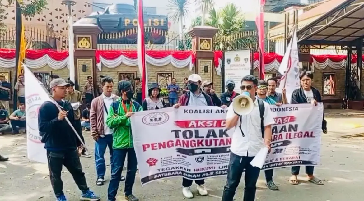 Aktivis Koalisi Aktivis Muda Indonesia (KAMI) saat Melakukan Aksi Demonstrasi (Dok: Istimewa)