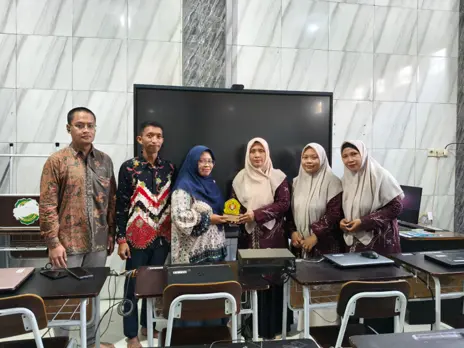 Dorong Digitalisasi Pendidikan, UPN Veteran Jawa Timur Implementasikan Smart-CBT di Pesantren Roudlotul Ulum