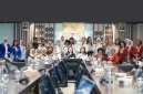Wakil Menteri Pemberdayaan Perempuan dan Perlindungan Anak, Veronika Tan (tengah), berfoto bersama Komisioner KPI Pusat Aliyah, narasumber, dan peserta Focus Group Discussion (FGD). (Foto: Kadin)