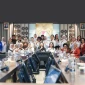 Wakil Menteri Pemberdayaan Perempuan dan Perlindungan Anak, Veronika Tan (tengah), berfoto bersama Komisioner KPI Pusat Aliyah, narasumber, dan peserta Focus Group Discussion (FGD). (Foto: Kadin)
