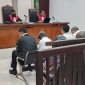 8 tedakwa kasus korupsi saat diruang sidang (Gambar: Istimewa)