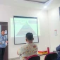 Ghulam Ruchma Algiffary saat memaparkan riset tentang penerapan hukum humaniter dalam konflik Papua pada Konferensi HAM UNS, Solo. (Foto: Ist)