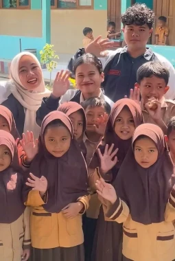 Selamatkan Bumi, Aksi Edukasi Hemat Energi Mahasiswa KKNT Undip di SDN Sukorejo