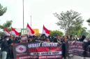Massa Aksi Dirikan Tenda Perlawanan di PN Jakarta Timur (Gambar: Istimewa)