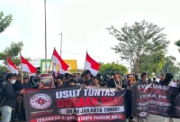 Massa Aksi Dirikan Tenda Perlawanan di PN Jakarta Timur (Gambar: Istimewa)