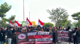 Massa Aksi Dirikan Tenda Perlawanan di PN Jakarta Timur (Gambar: Istimewa)