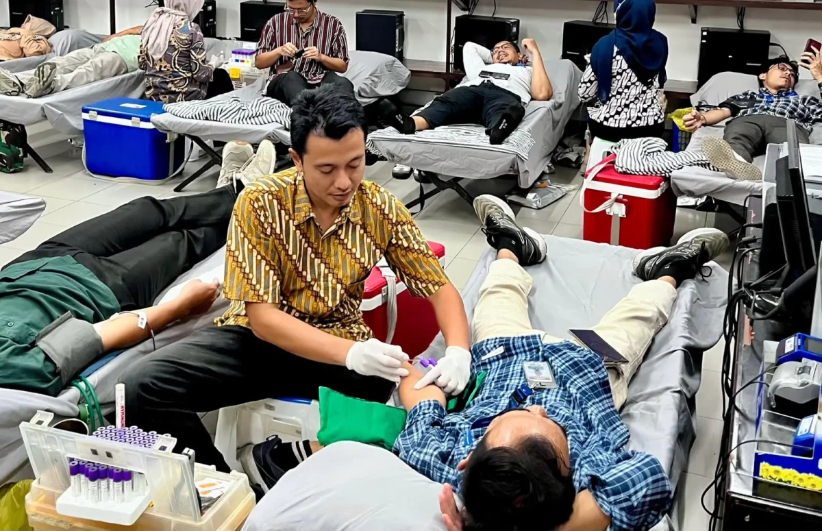 PMI Purwakarta lakukan donor darah