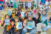 Peserta Senam Kreasi "Haha-Hihi" mengkampanyekan pencegahan perkawinan anak di GOR Ken Arok, Malang, Minggu (23/8). (Foto: Ist).