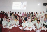 Mahasiswa menghadirkan edukasi kesehatan sekaligus pemeriksaan tekanan darah dan gula darah gratis bagi masyarakat RW 06 Kampung Cipanawa.