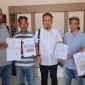 Pemilik mobil pikap bernama Rizal bersama kuasa hukumnya saat beras di Mapolresta Kendari untuk membuat laporan dugaan pencurian, penadahan, hingga rekayasa dokumen kendaraan yang dilakukan PT Astra Credit Companies (ACC) Finance Kendari. (Dok: Istimewa)