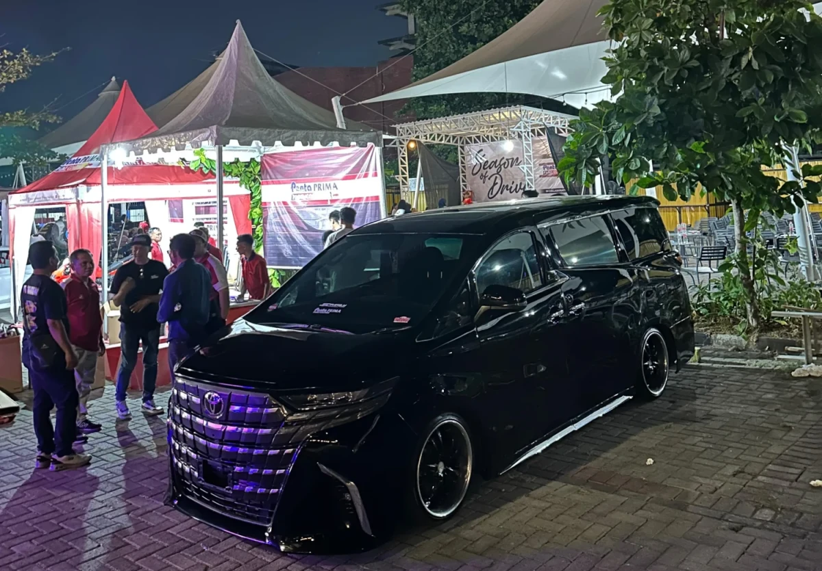 Tampilan MPV mewah Toyota Alphard Generasi 2 (AH20) keluaran 2012. (Foto: Dok/Ist). 