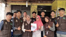 Mahasiswa KKN UINSU Desa Sempajaya Dusun III bersama pelaku UMKM dalam pelaksanaan program digitalisasi UMKM melalui pembuatan Google Maps dan QR Code pembayaran, Kamis (20/8/2026).
