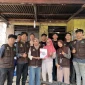 Mahasiswa KKN UINSU Desa Sempajaya Dusun III bersama pelaku UMKM dalam pelaksanaan program digitalisasi UMKM melalui pembuatan Google Maps dan QR Code pembayaran, Kamis (20/8/2026).