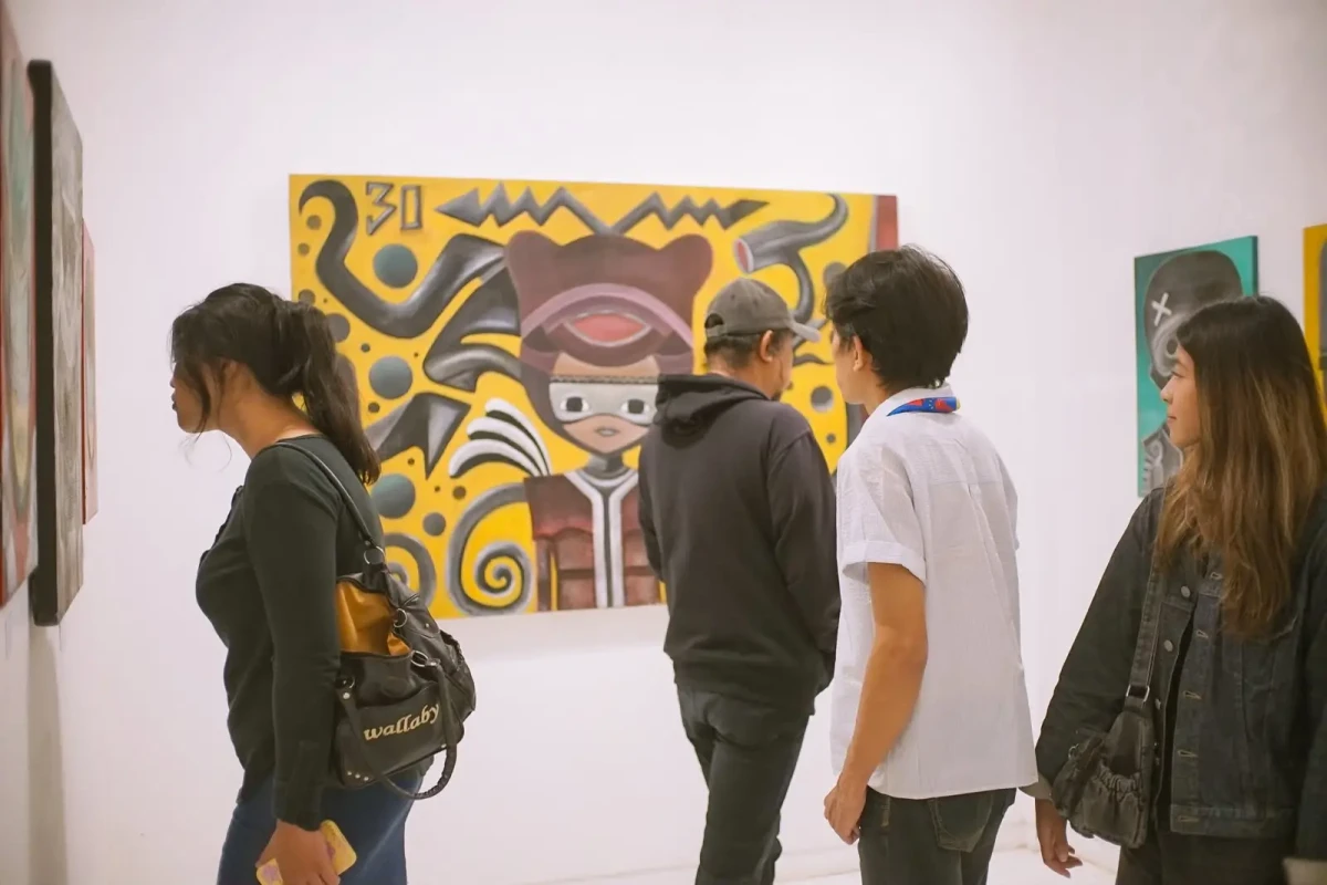 Ket foto : Suasana Pengunjung di Pembukaan Pameran Diri dan Liyan oleh Dhewantara Manurung