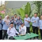 Segenap Kepala Kemenag Kota Tangerang Iin Solihin, Kasubbag TU Lia Amalia, dan sejumlah pejabat Kemenag Kota Tangerang berfoto bersama.