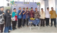 Kepala MAN 1 Lebak berfoto bersama dengan. wakil Bupati Lebak Amir Hamzah, Kepala Kemenag Lebak Badrussalam, dan para pejabat lainnya.
