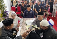 Yadi Rusmayadi jadi saksi dalam kegiatan nikah massal