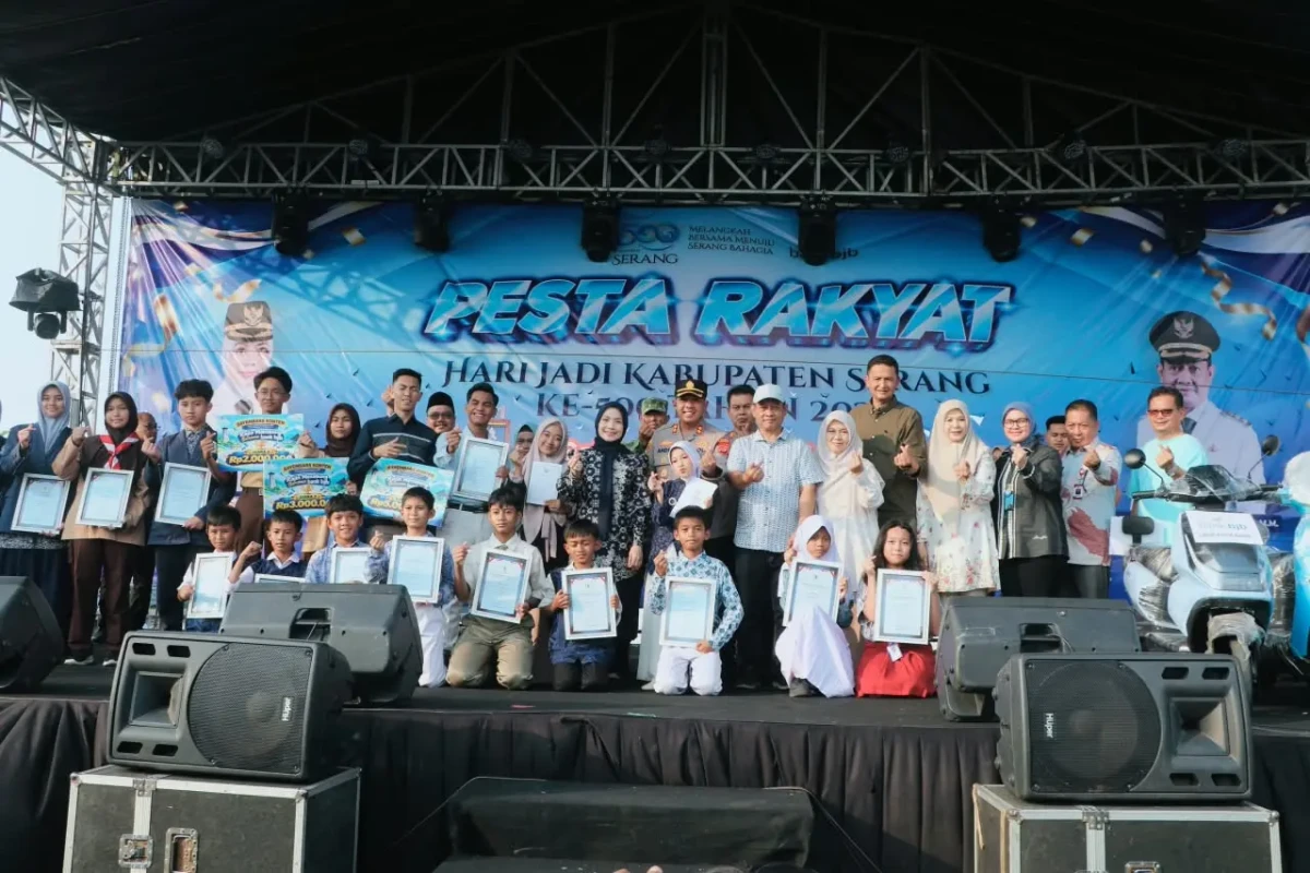 Bupati Serang Ratu Zakiyah dan Wakil Bupati Serang menghadiri gelaran peringatan HUT Kabupaten Serang ke-500. 