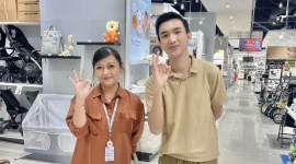 Restu Nanda Pratama, Store Manager AZKO Lotte Mall bersama Tenant Relation Lotte Mall, Mima. (Foto: Dok/Ist). 