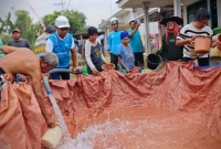 PLN UP3 Jember Bersama YBM PLN Hadirkan Bantuan Air Bersih bagi Warga Lumajang