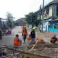 Salah satu pengerjaan jalan yang dibiayai dari anggaran Rp10 miliar.