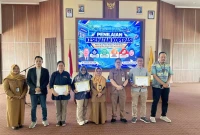 Peserta sosialisasi Koperasi berfoto bersama dengan Kepala Dinas Koperasi dan UMK Kota Cilegon Suhendi dan Kabid Koperasi Atiqoh