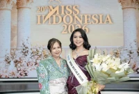 Meliana Widodo selaku Head of Fabric Conditioner WINGS Group bersama Dian Kharisma sebagai Miss Royale 2026 sekaligus Runner Up 3 Miss Indonesia 2026 (Foto: Dok. WINGS Group)